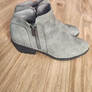 Maurices Light Gray Heeled Boots